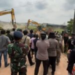 330 PERSONIL LENGKAP TIM TERPADU, DIKERAHKAN UNTUK MENGGUSUR 8 RUMAH WARGA